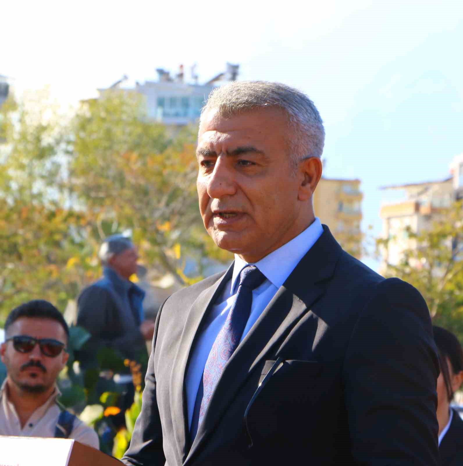 Antalya&rsquo;da trafiği azaltmak i&ccedil;in &ouml;nemli adım: Halk otob&uuml;slerine &ouml;zel şerit uygulaması başlıyor
