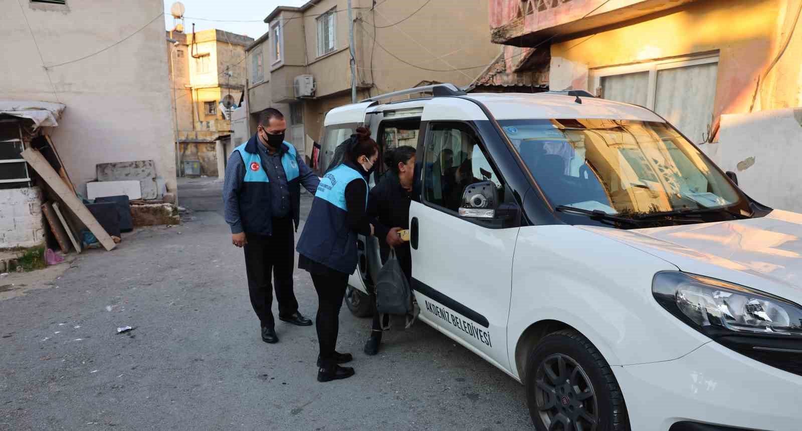 Akdeniz Belediyesinin onkoloji hastalarına hizmeti sürüyor
