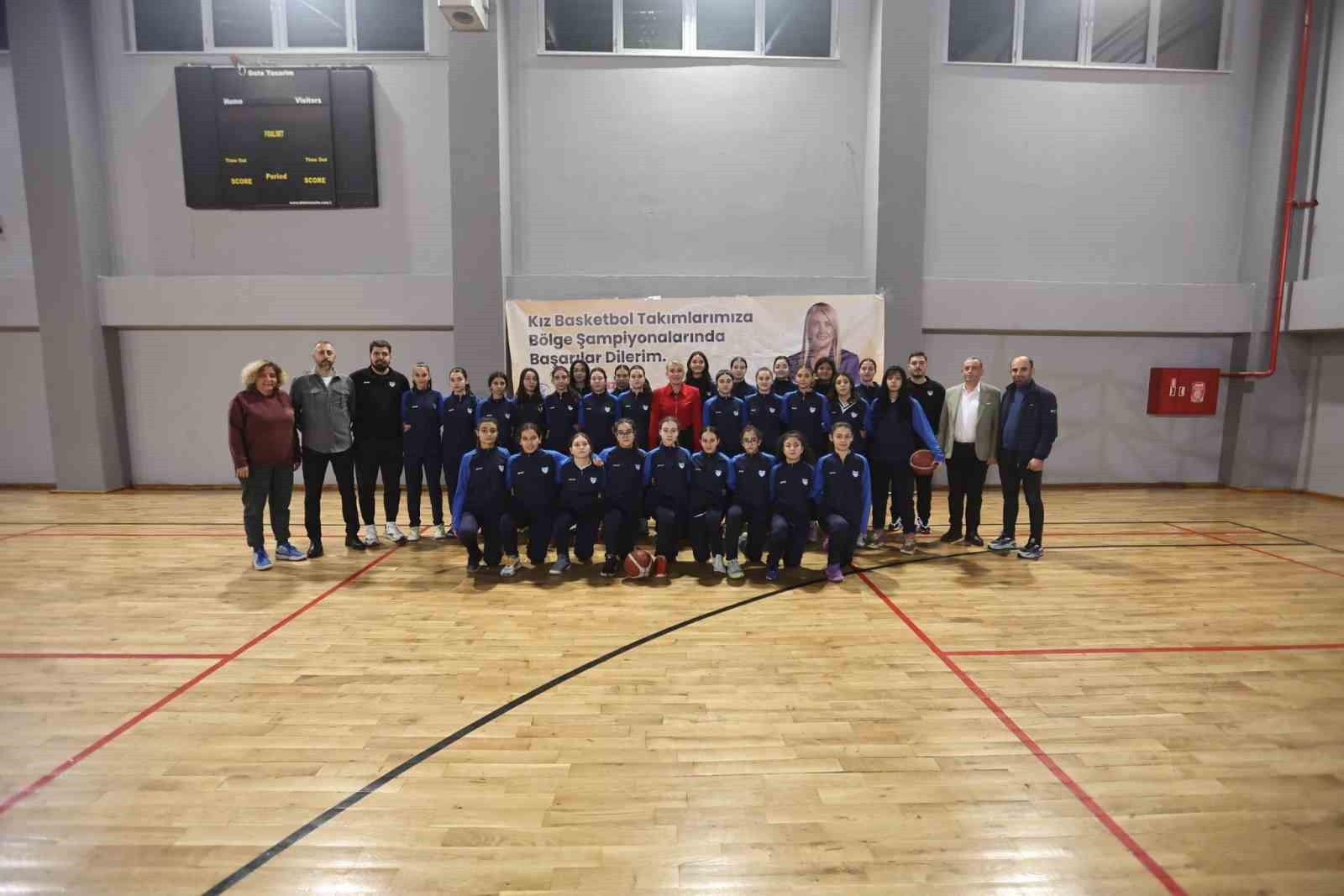 Merkezefendi Belediyesi kız basketbol takımları bölge şampiyonasına yükseldi
