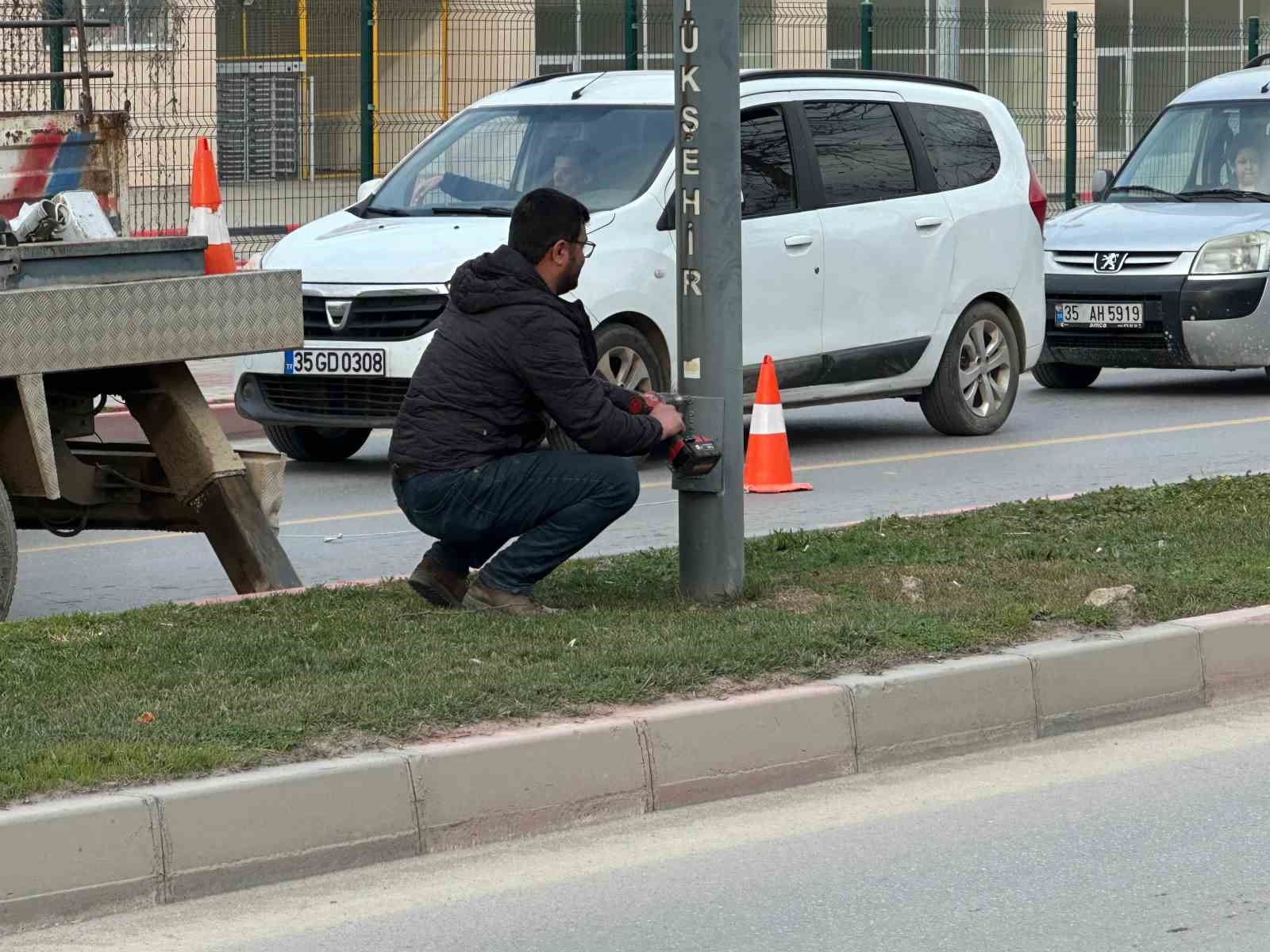 Turgutlu’nun caddeleri daha güzel bir görünüme kavuşuyor
