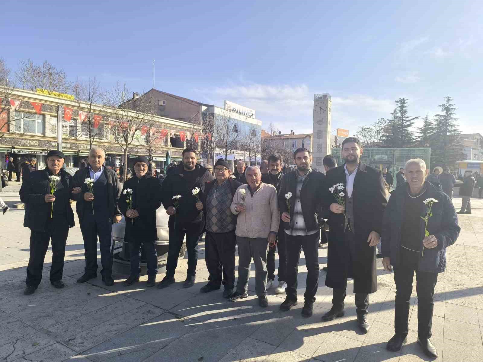 ’Dünya Tersine Günü’nde erkekleri çiçekle mutlu ettiler
