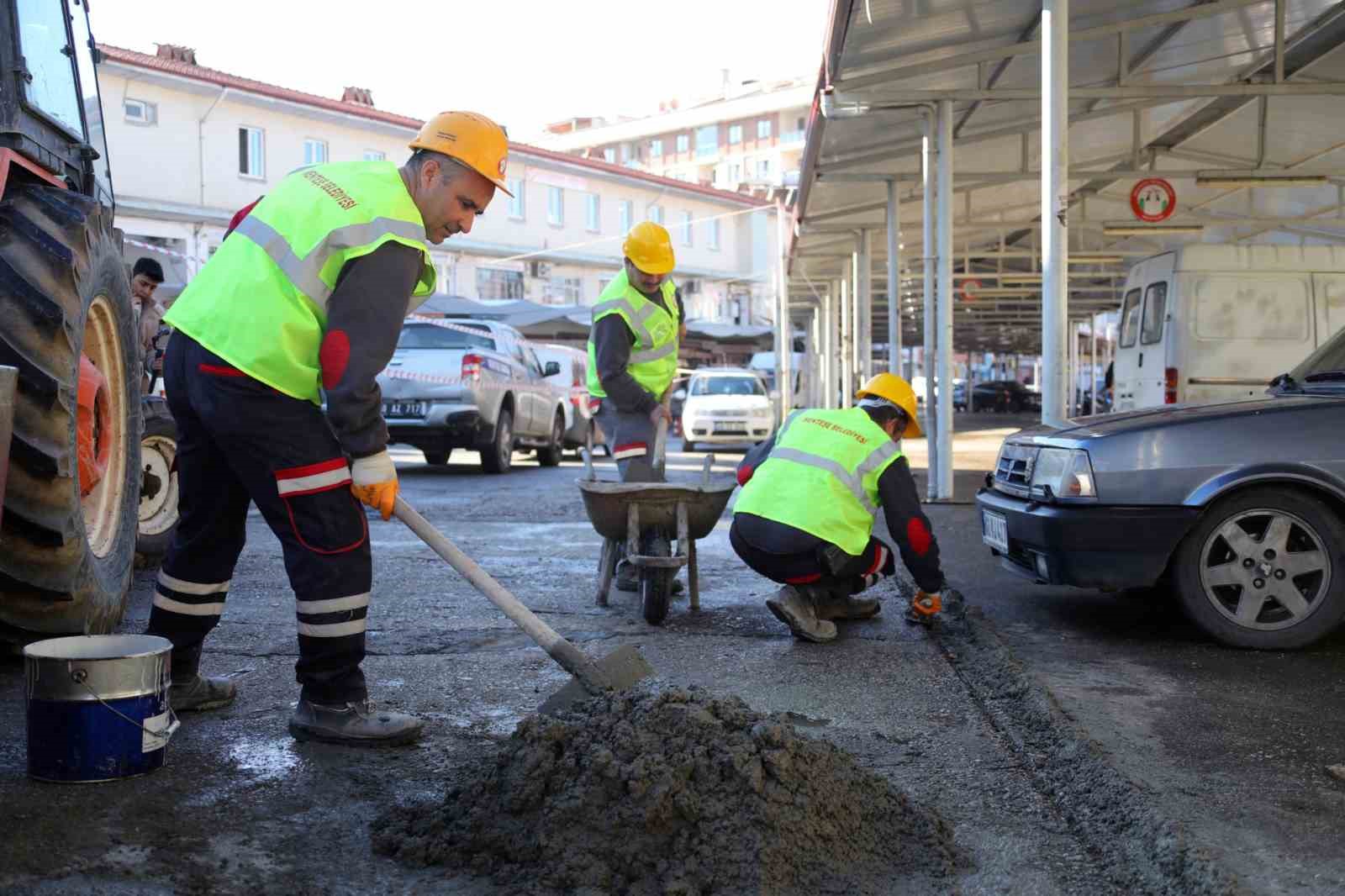 Pazarcılar istedi, Başkan Köksal yaptı
