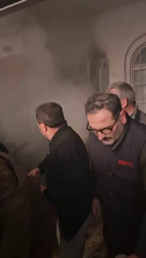 Cuma vakti camiide korkutan yangın