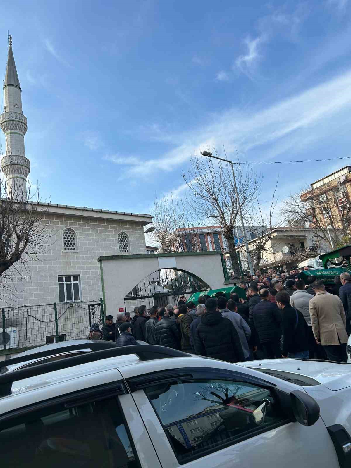 Eyüpsultan’da öldürülen aile üyeleri son yolculuğuna uğurlandı