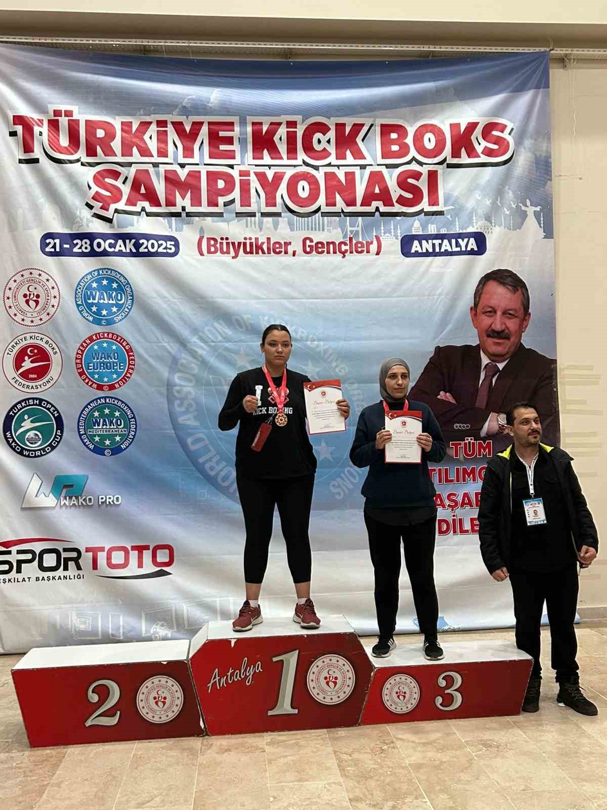 Söke’ye Kickboks’ta başarı ile döndüler
