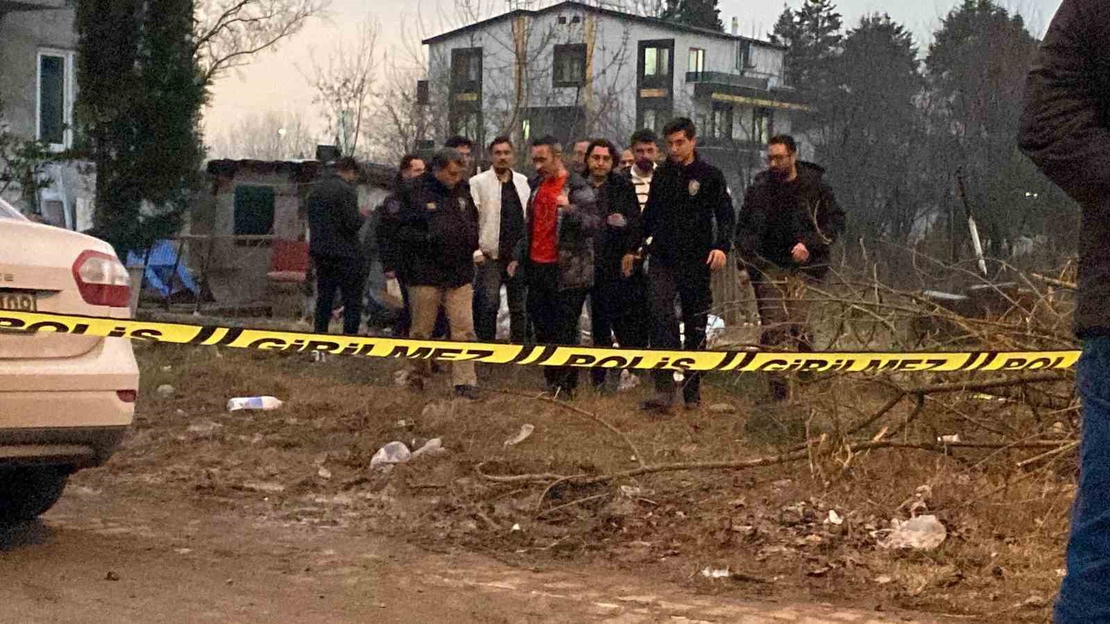 Aranan şahıs kendisini yakalamaya gelen polislere akrabalarıyla saldırdı: 2 yaralı, 4 gözaltı