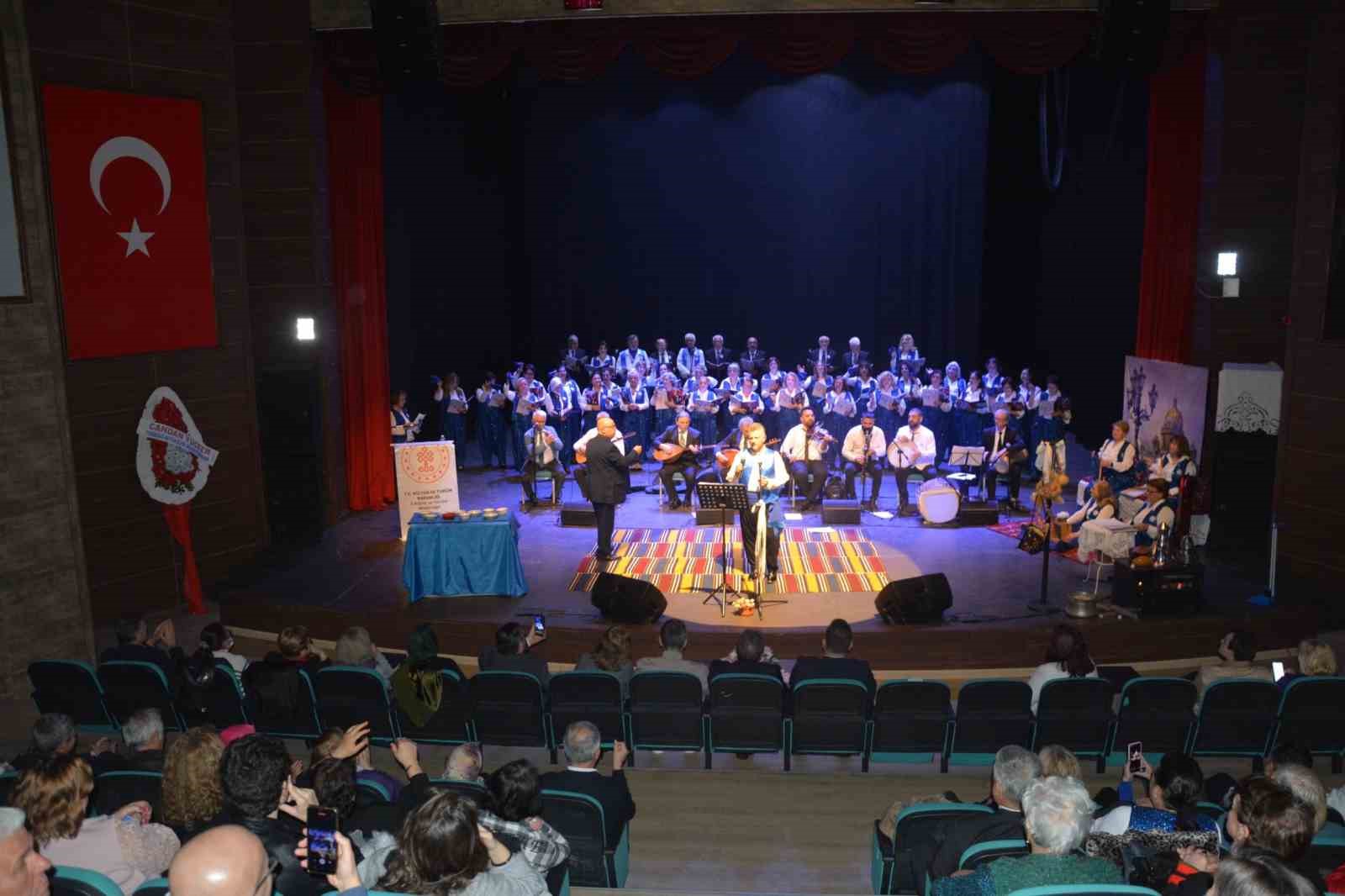Tekirdağ&rsquo;da "İ&ccedil;imizi Isıtan T&uuml;rk&uuml;ler" konseri d&uuml;zenlendi
