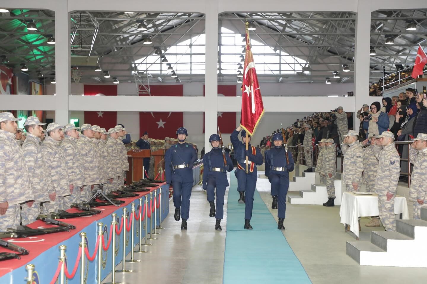 K&uuml;tahya&rsquo;da acemi eğitimini tamamlayan askerler yemin etti
