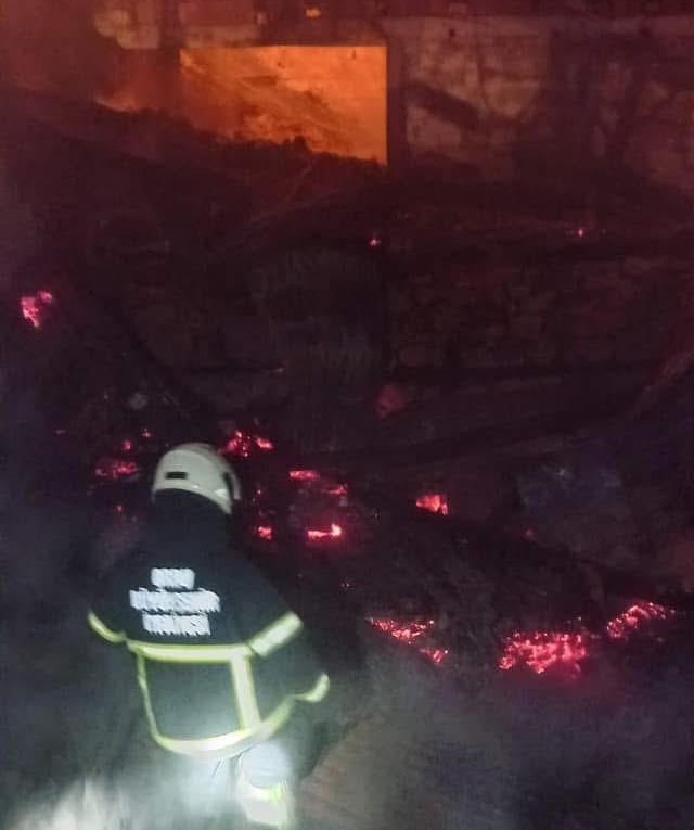 Ordu&rsquo;da yangında ahşap ev k&uuml;le d&ouml;nd&uuml;
