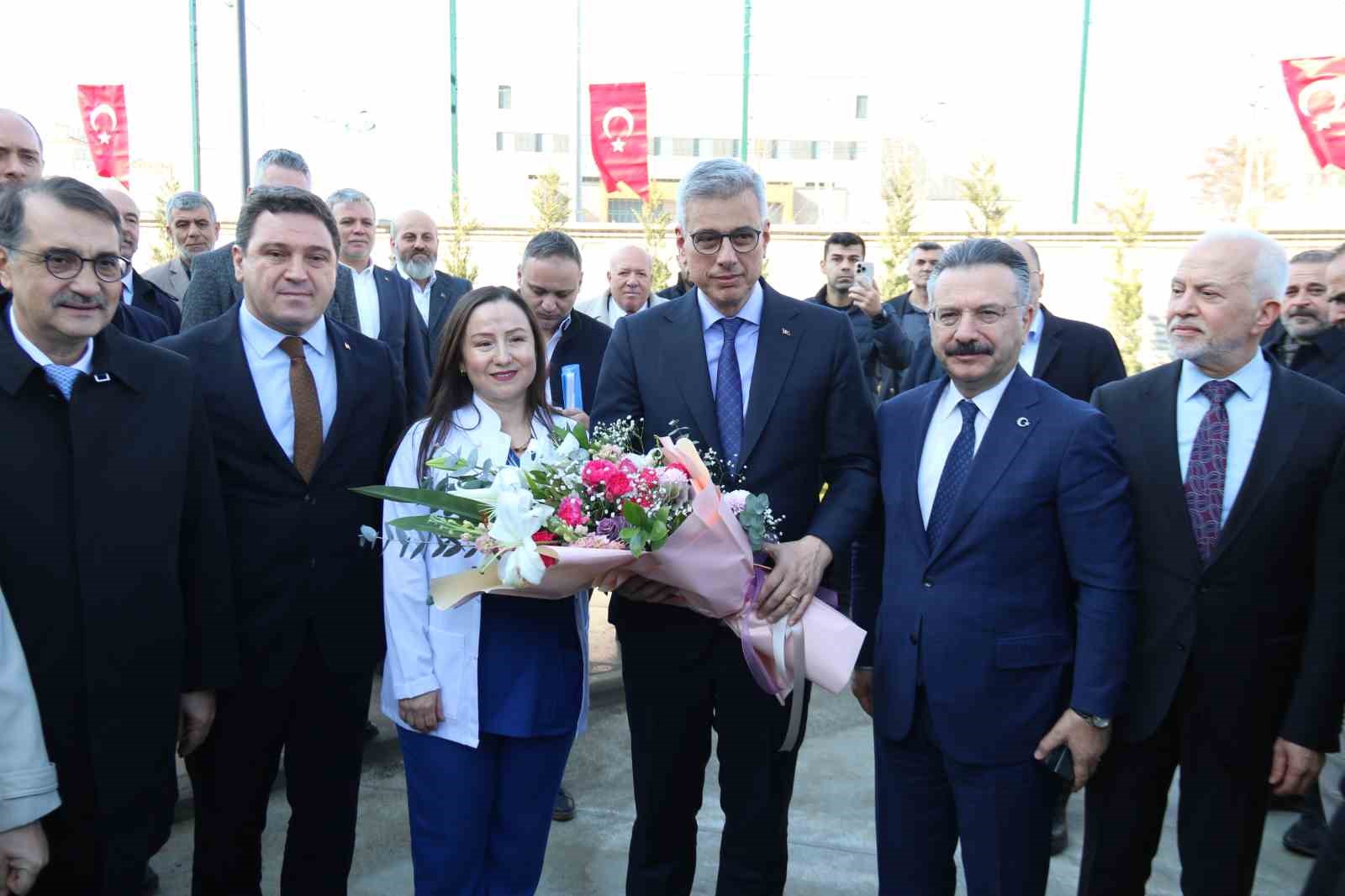 Bakan Memişoğlu, Eskişehir&rsquo;deki Arındırma Merkezi&rsquo;ni inceledi
