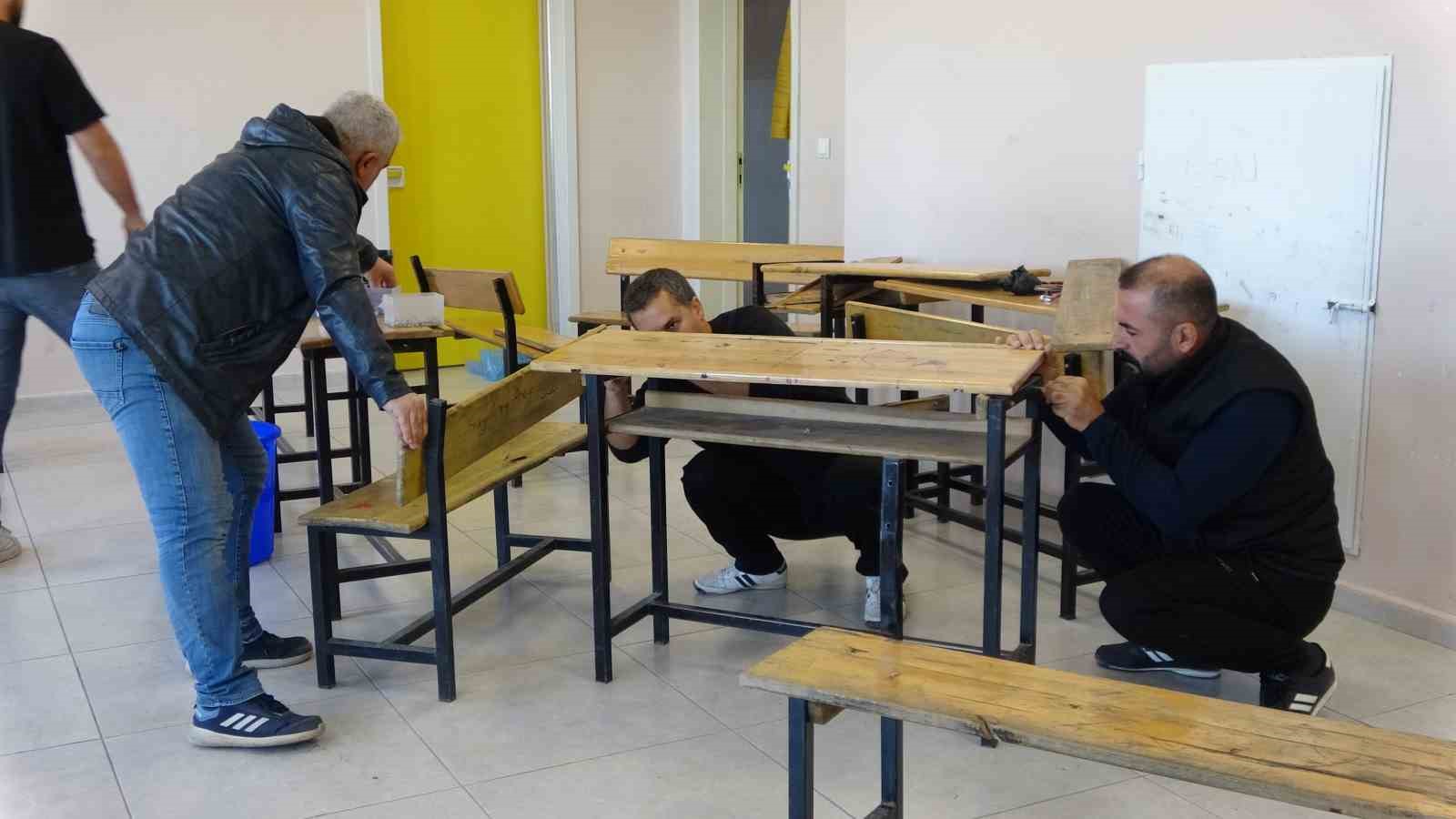 Fedakar &ouml;ğretmenler ara tatili okulda &ccedil;alışarak ge&ccedil;irdi
