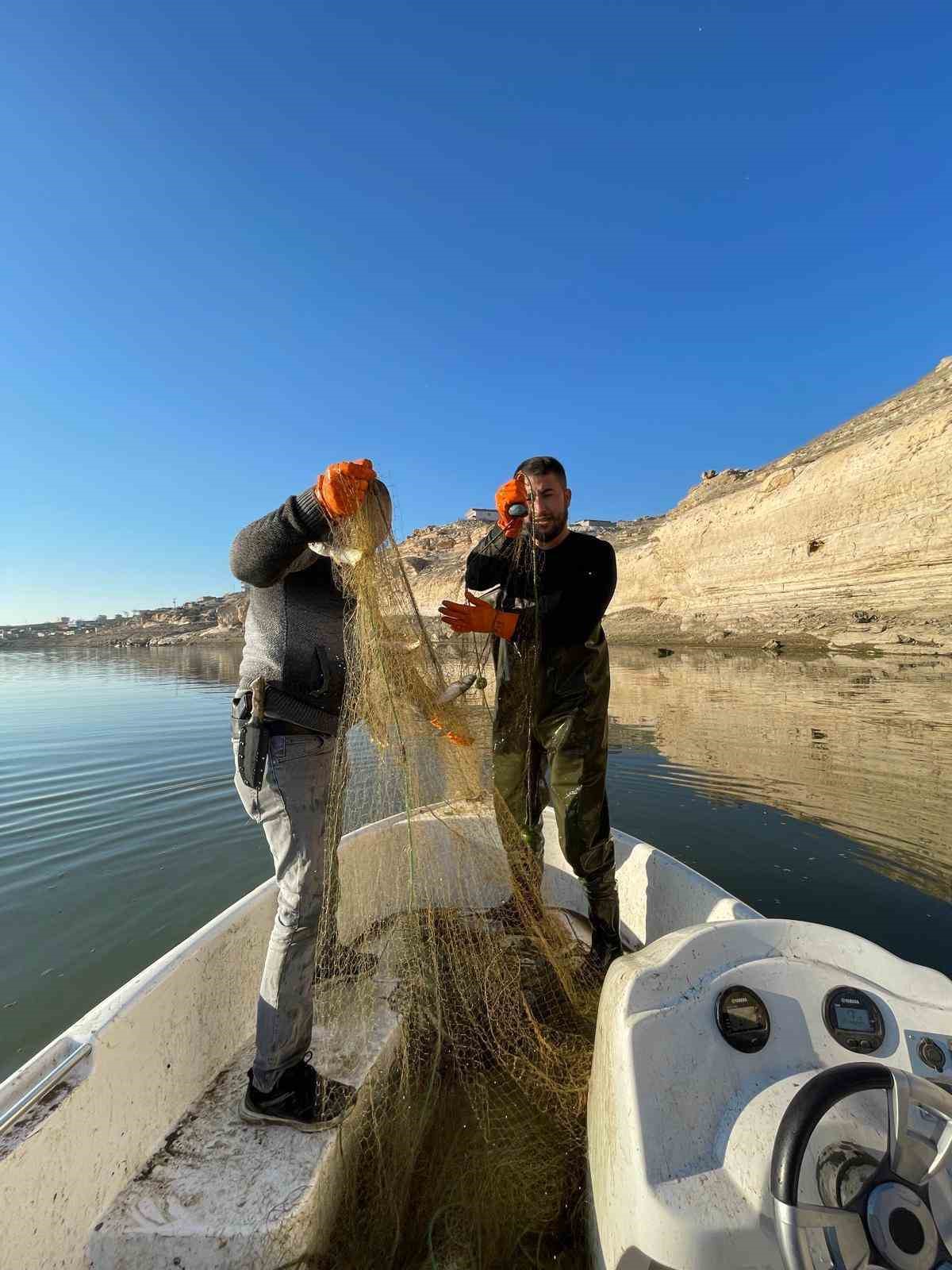 Batman&rsquo;da 2 bin metre hayalet ağ toplandı
