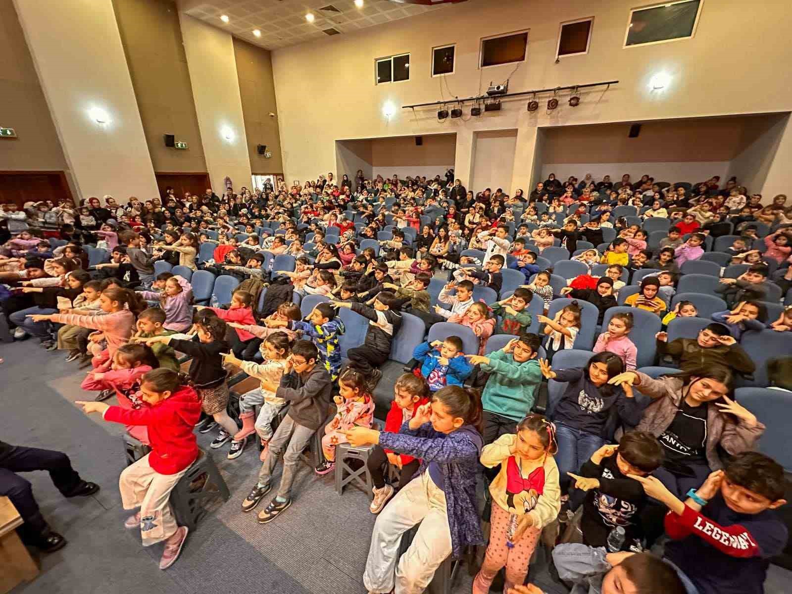 &Ccedil;ocuklar tatil boyunca eğlenceye doydu
