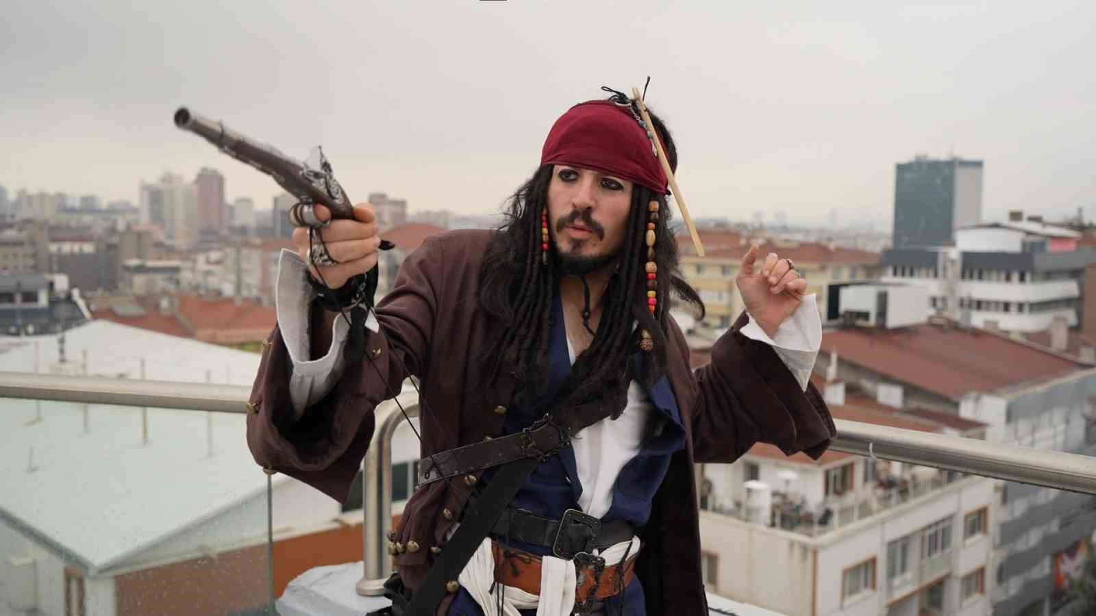 Ankaralı Jack Sparrow oyun havasıyla coşturdu
