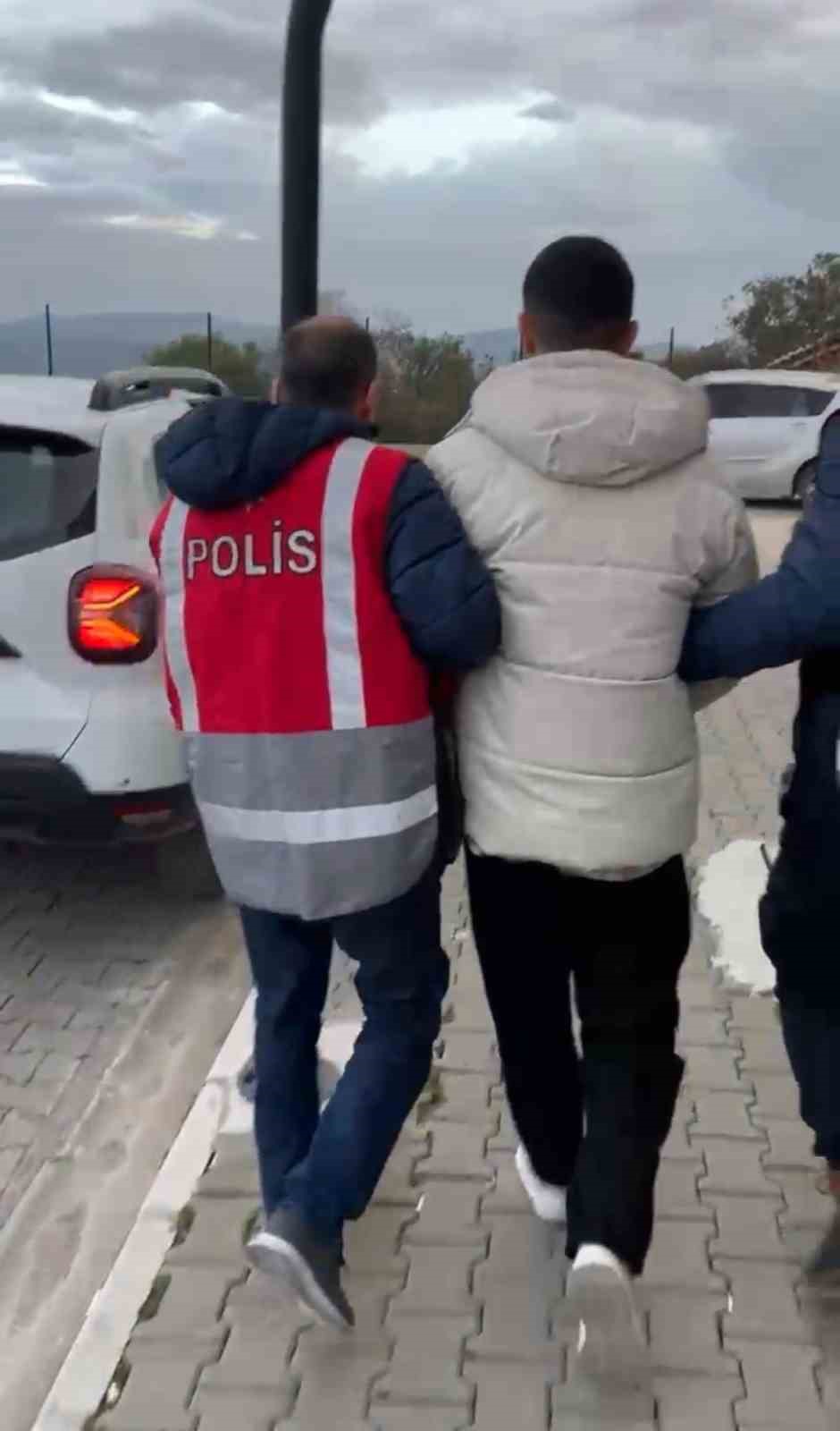 &Ccedil;anakkale&rsquo;de telefon dolandırıcıları emekli &ouml;ğretmeni 25 milyon TL dolandırdı
