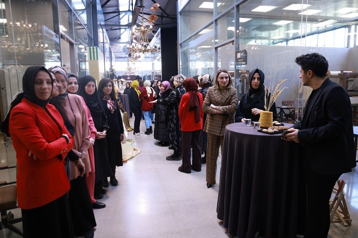 Moda Akademisi’nde ilk mezunlar ilk sergilerini açtı
