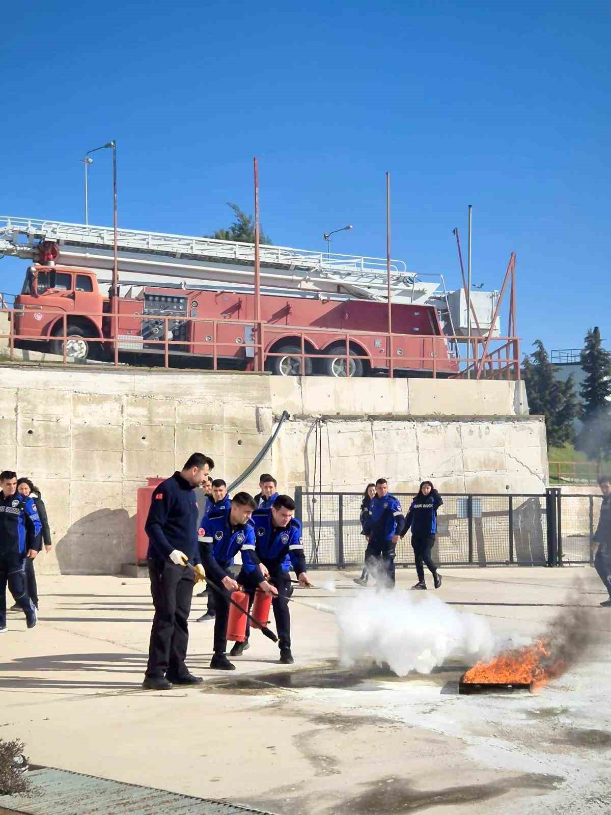 İzmir İtfaiyesi’nden zabıta personeline yangın güvenliği eğitimi