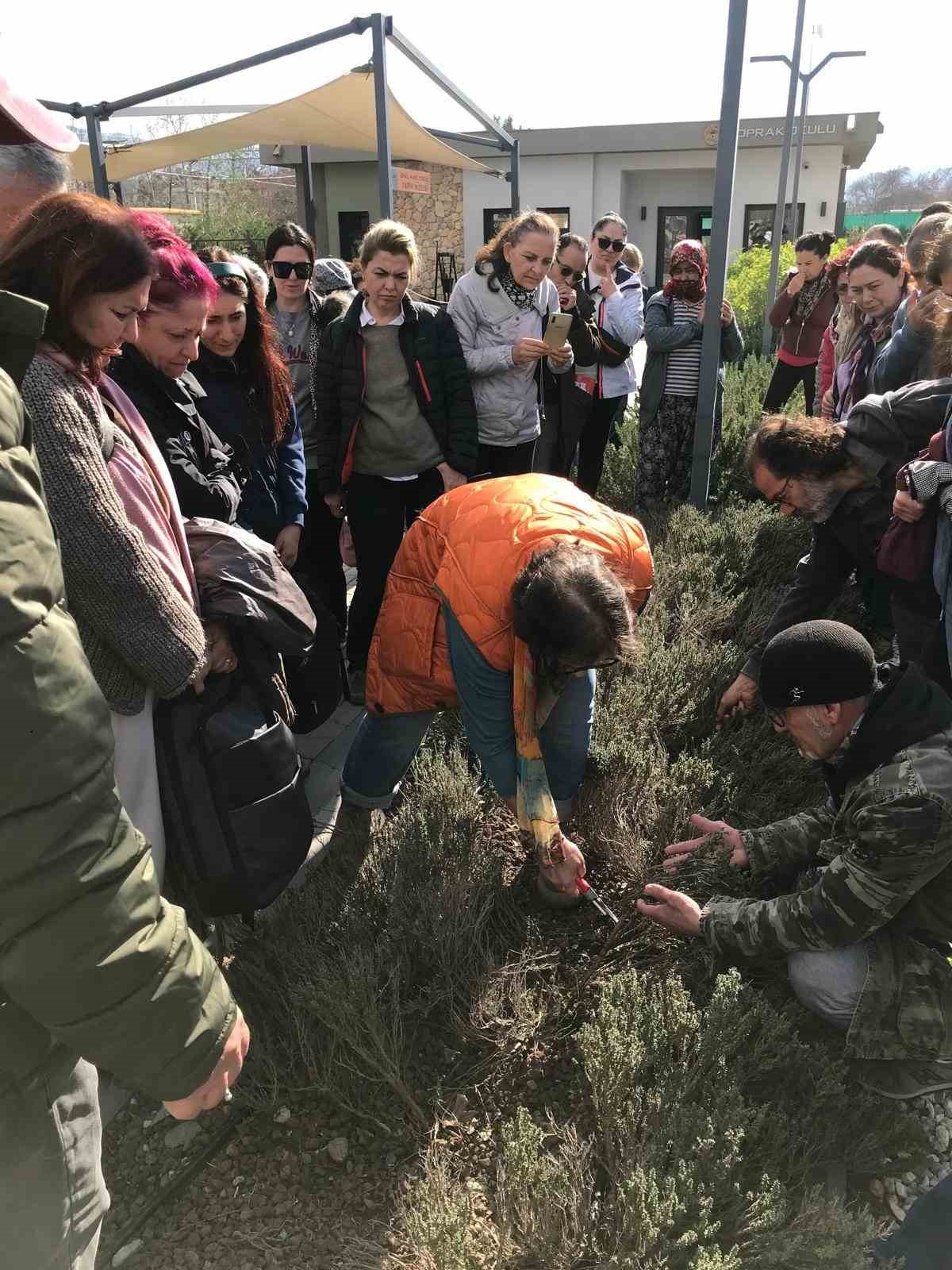 Toprak Okulu’nda uygulamalı budama eğitimine yoğun ilgi
