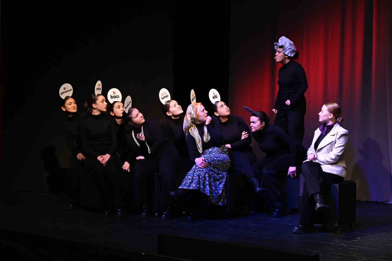 Bozüyük’te ’Zamazingo’ adlı tiyatro oyunu büyük beğeni topladı