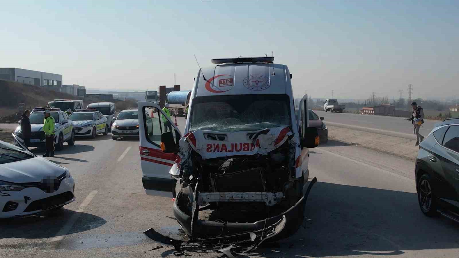 Ankara-Bolu Karayolunda kaza: 2’si ağır 5 yaralı
