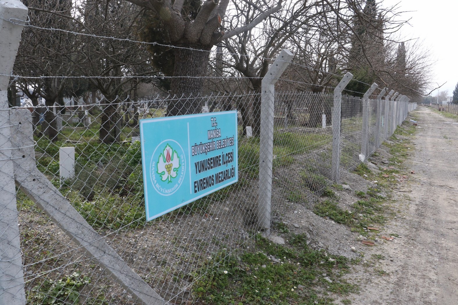 Manisa’da mezarlık bakımları aralıksız devam ediyor
