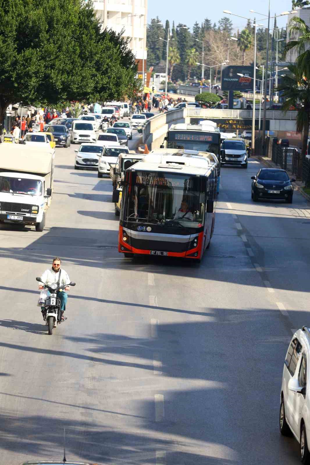 Antalya’da halk otobüsleri için şerit kararı UKOME’den geçti
