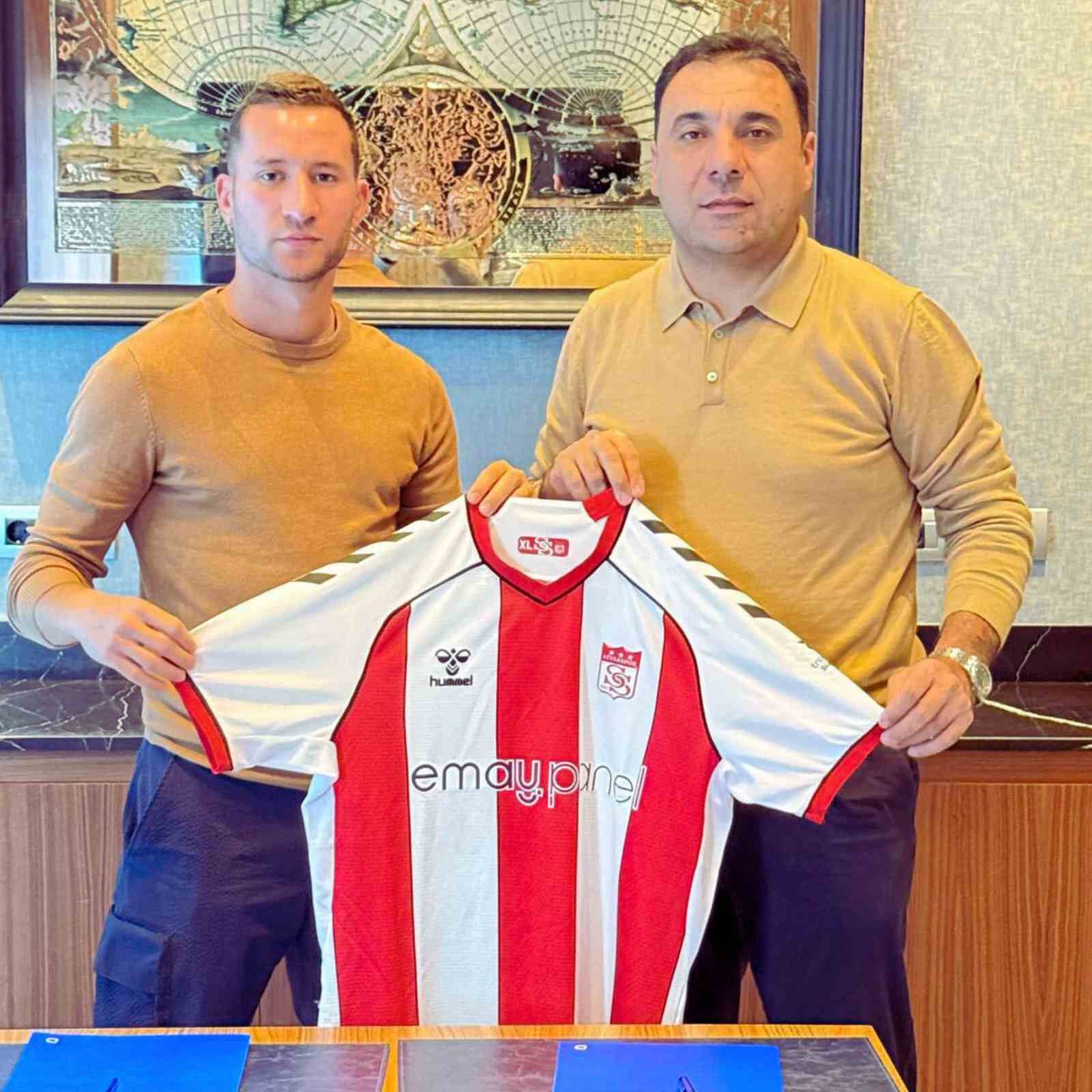 Veljko Simic resmen Sivasspor’da
