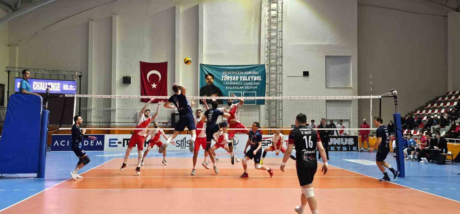 Efeler Ligi: TÜRŞAD: 1 - İstanbul Gençlik SK: 3