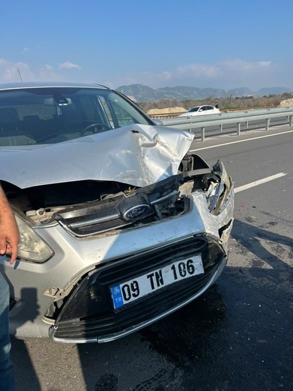 Germencik’te 3 araçlı trafik kazası: 4 yaralı
