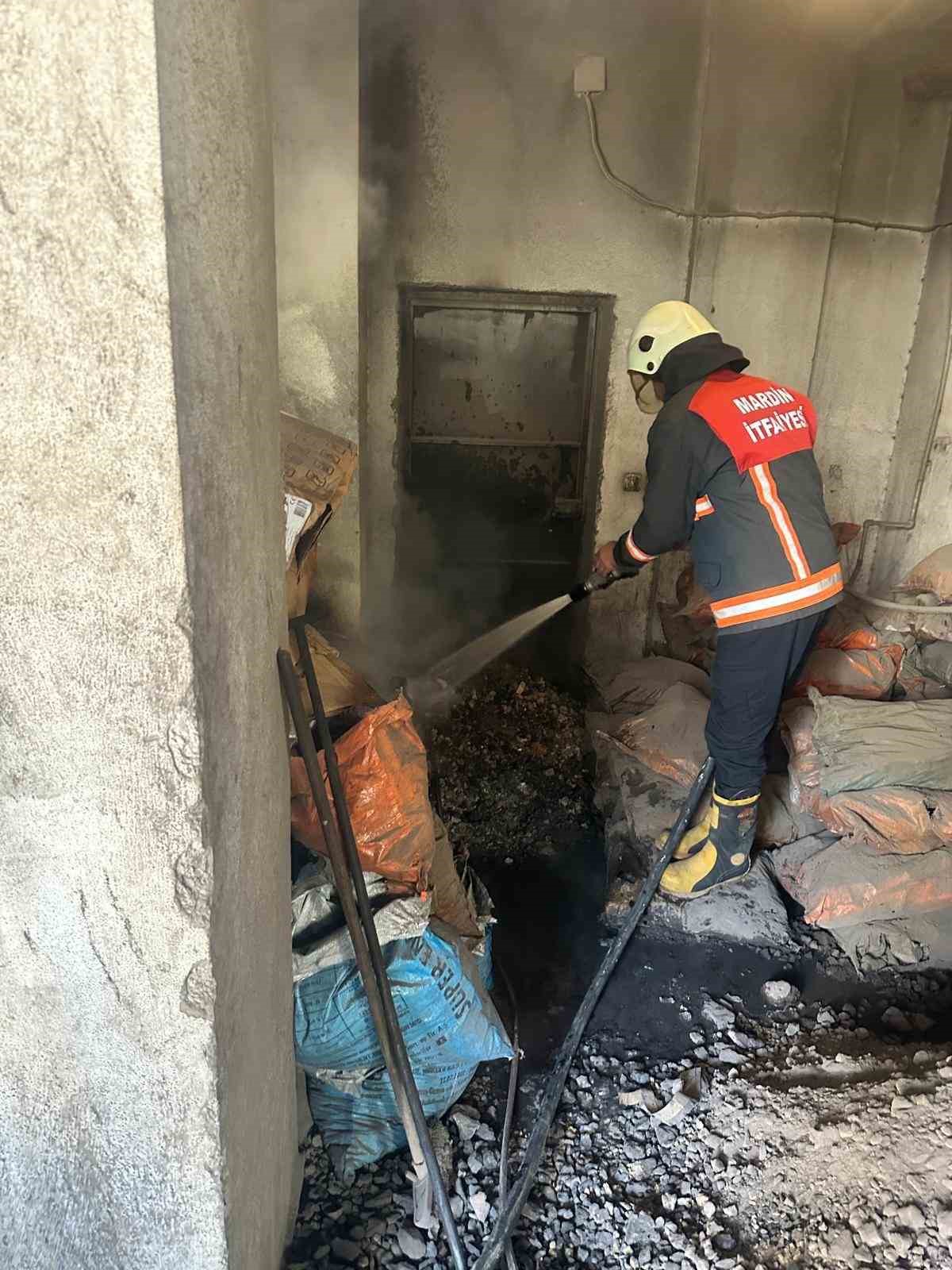 Mardin’de bir apartmanın kazan dairesine çıkan yangın söndürüldü