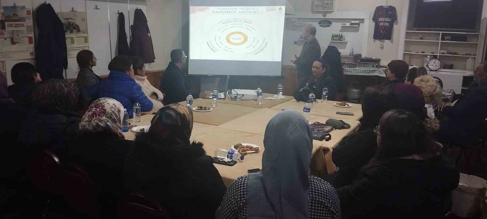 Velilere &rsquo;T&uuml;rkiye Y&uuml;zyılı Maarif Modeli&rsquo; tanıtıldı
