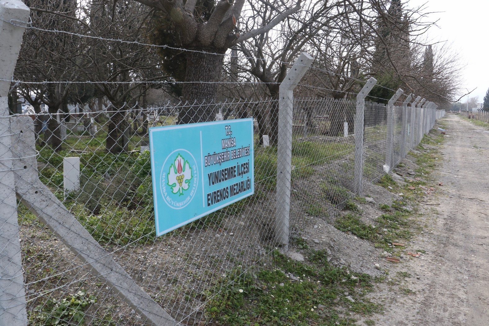 Manisa&rsquo;da mezarlık bakımları aralıksız devam ediyor
