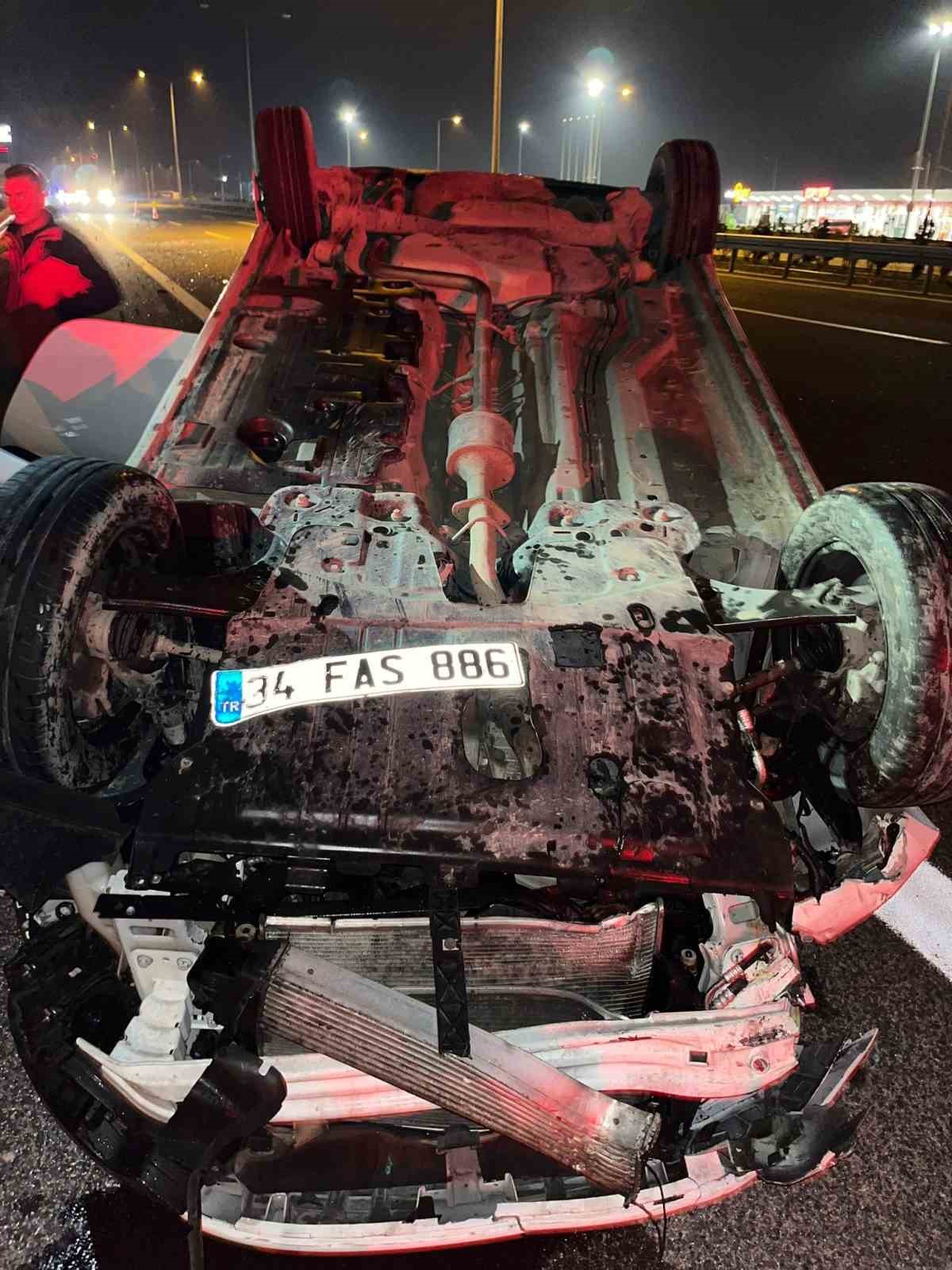 Balıkesir&rsquo;de otobanda &ccedil;ift taraflı trafik kazası: 1 yaralı
