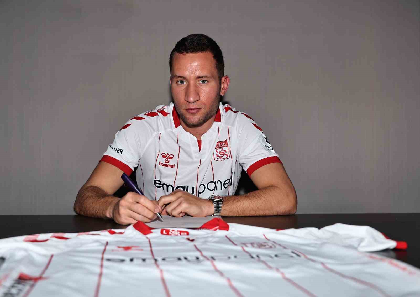 Veljko Simic resmen Sivasspor’da