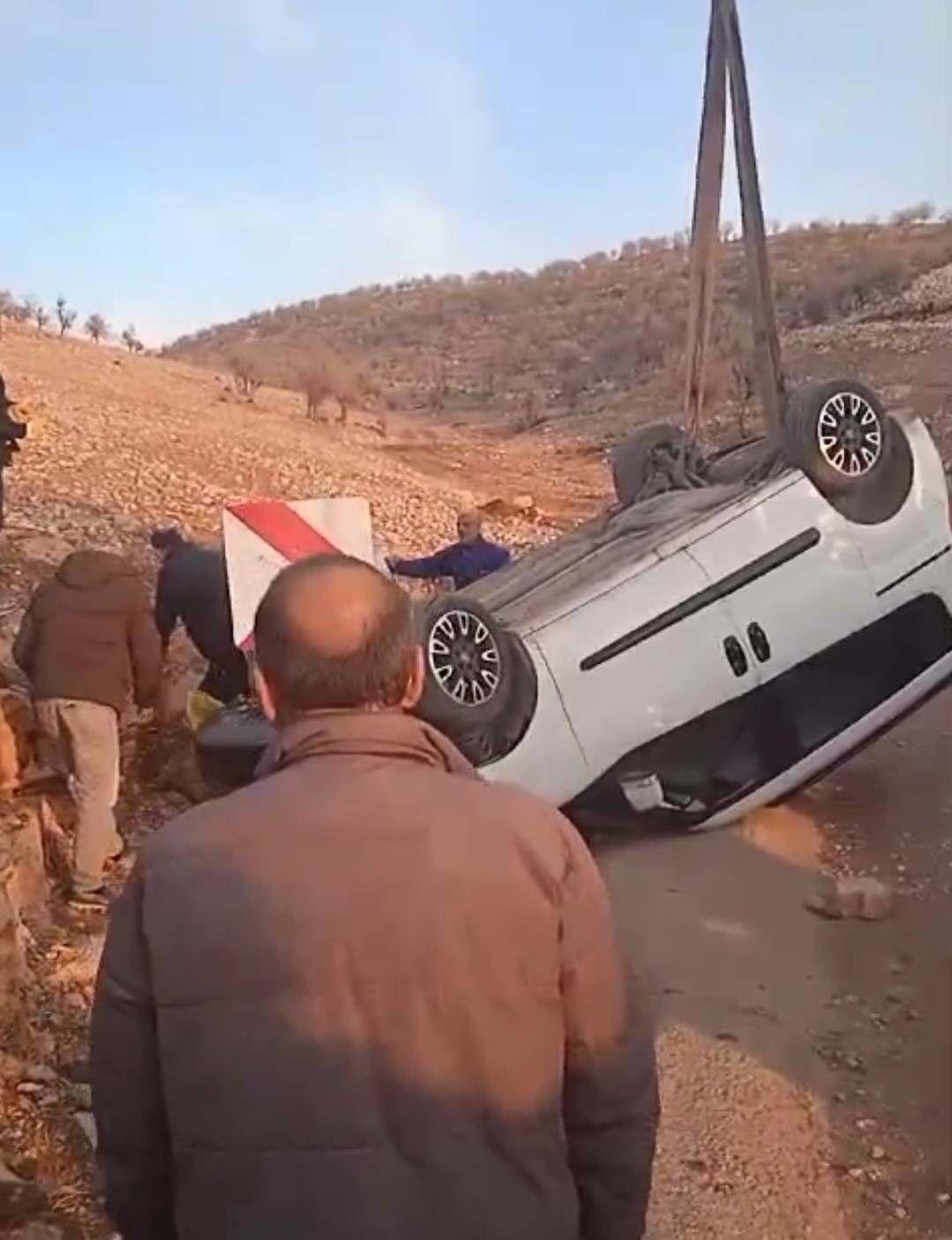 Siirt&rsquo;te virajı alamayan ara&ccedil; devrildi
