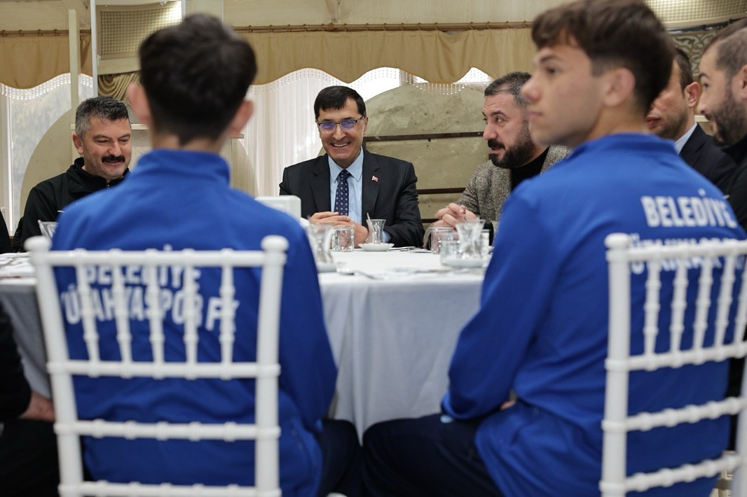 Başkan Eyüp Kahveci, Belediye Kütahyaspor altyapı takımıyla bir araya geldi