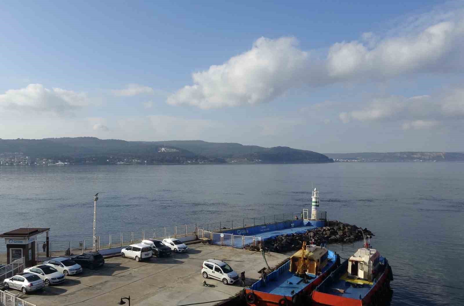 Çanakkale Boğazı sisin etkisini yitirmesiyle tekrar gemi trafiğine açıldı