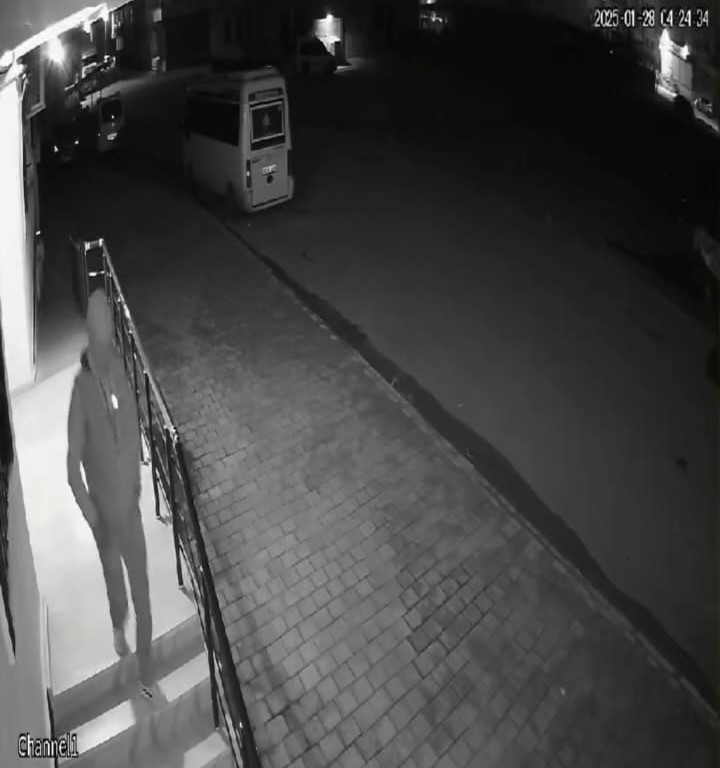 100 bin liralık malzemeyi bisikletle &ccedil;aldı
