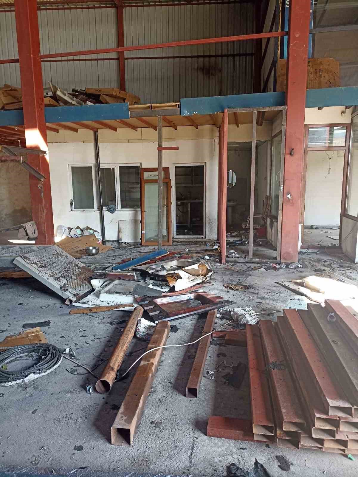 Batman&rsquo;da al&uuml;minyum profil &uuml;retimi yapılan iş yerinde yangın
