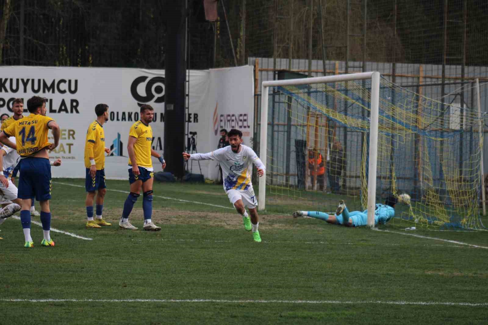 TFF 2. Lig: Belediye Derincespor: 3 - Menemen FK: 2