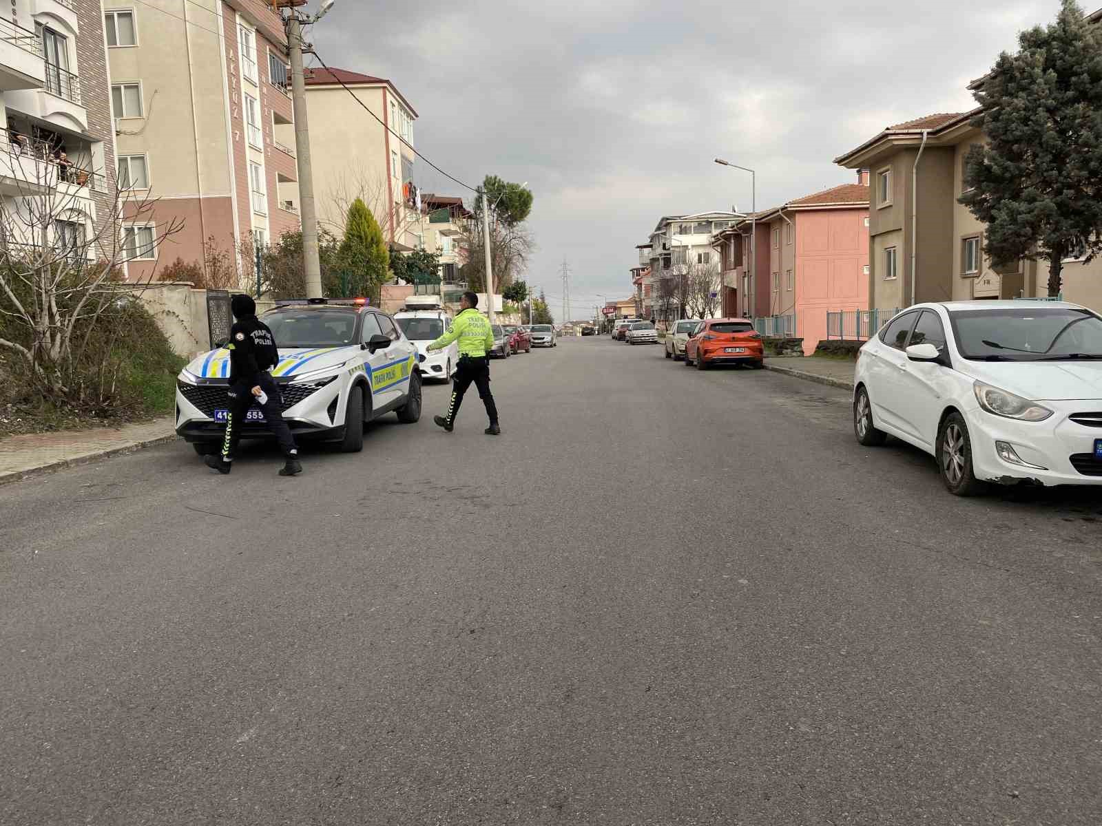 Yeni boşandığı eski kocası tarafından sokak ortasında bı&ccedil;aklandı: Durumu ağır
