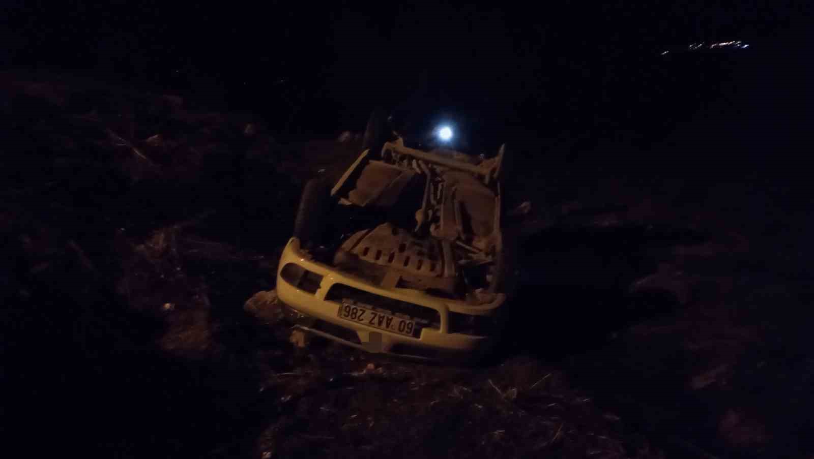 Takla akan otomobilden sağ &ccedil;ıktılar
