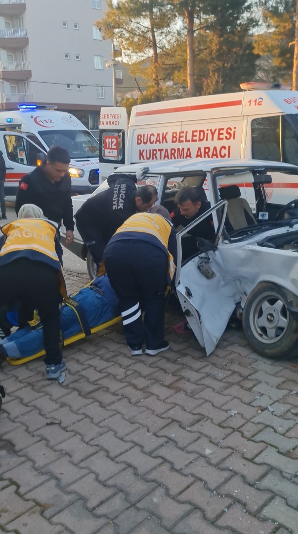 Burdur’da 3 aracın karıştığı kazada 9 kişi yaralandı
