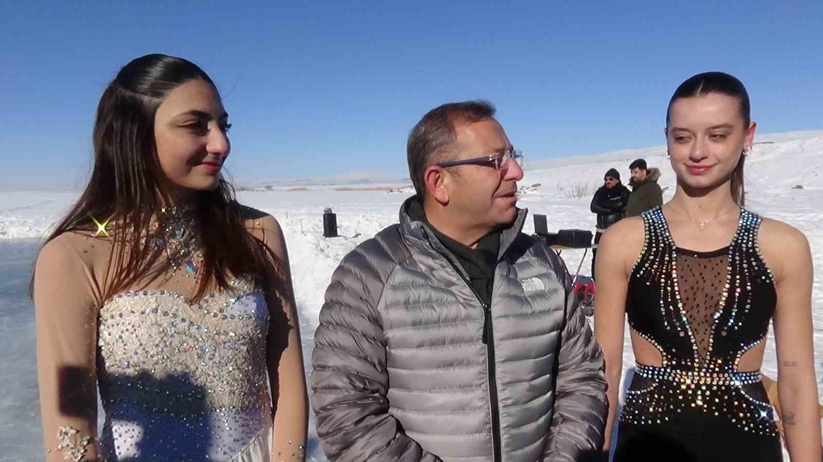 Çıldır Gölü’nün donan yüzeyinde milli sporculardan nefes kesen gösteri