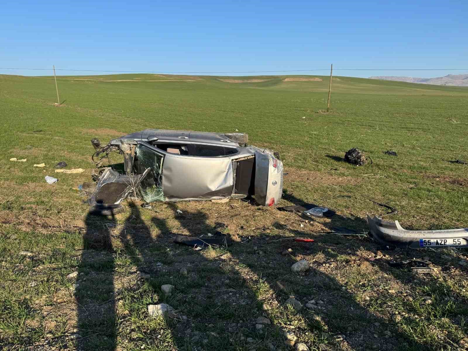 Diyarbakır’da takla atan otomobil hurdaya döndü: 2 yaralı

