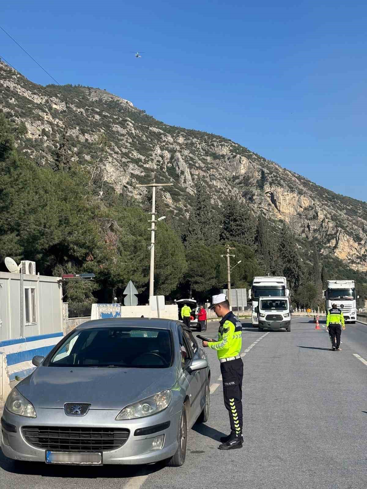 Jandarma havadan denetledi, kural tanımaz sürücüler kaçamadı