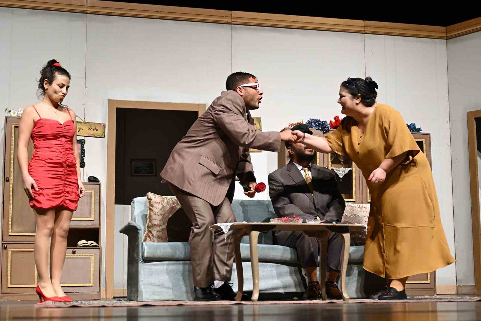 Şehir Tiyatrosu, emeklilerle buluştu