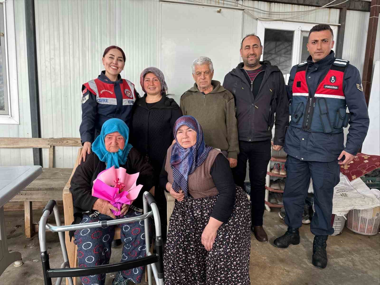 Jandarmadan şehit ailesi ve Kore gazisine vefa