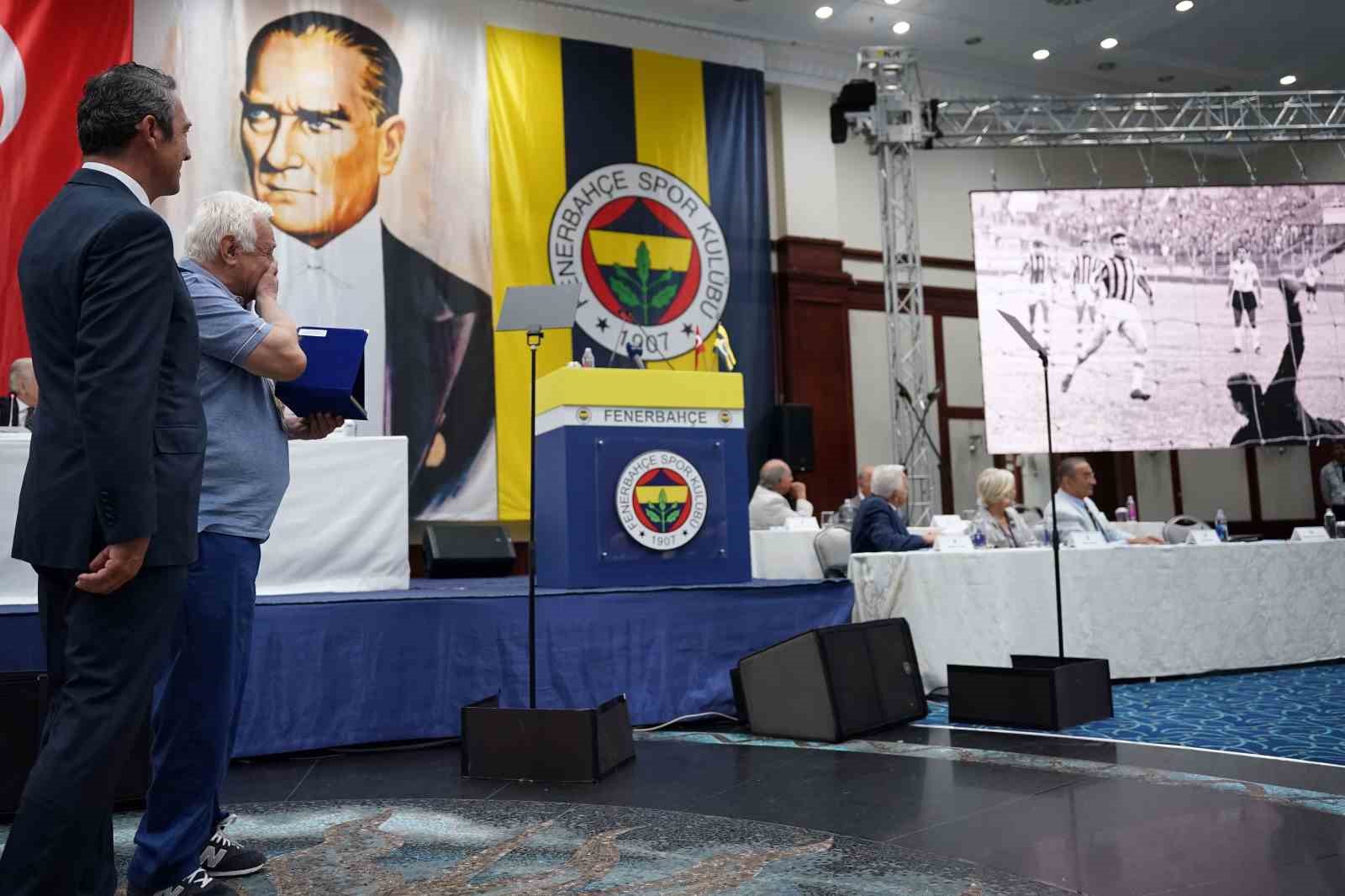 Fenerbahçe’nin eski futbolcusu Ogün Altıparmak hayatını kaybetti