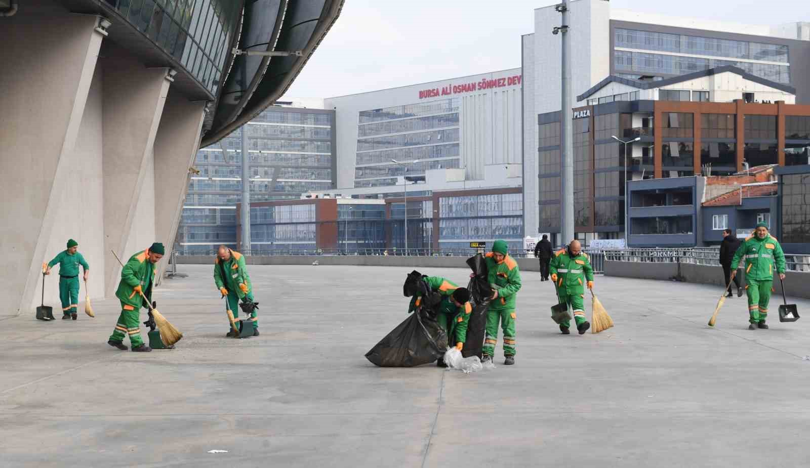 Stadyumun temizliğine Osmangazi desteği